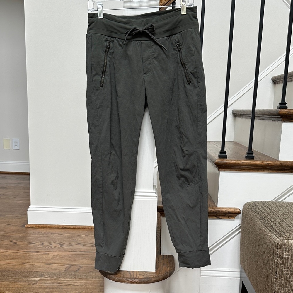 Athleta Women’s Trekkie North Jogger Size 4 Olive